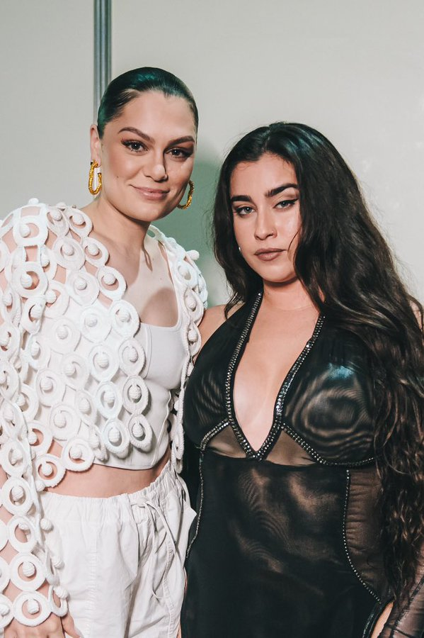 Lauren Jauregui e Jessie J em São Paulo.
JAUREGUI NO BRASIL 
#LaurenNoBrasil 
#Lauren #LAUREN #LaurenJauregui #lauren #laurenjauregui 

#QuartaDetremuraSDV