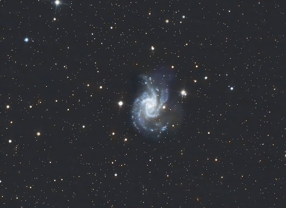 My attempt to capture NGC 2835 in LRGB, a galaxy in the constellation Hydra. It took a lot of work to process this photo. I spent hours in front of the computer and it still didn't come out right. Using a color camera is much less complicated.
#Astrophotography