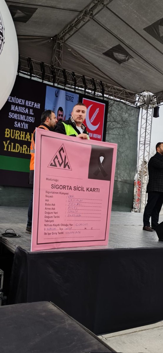 Tüm emekçilerin 1 Mayıs ını kutlarım.Çalışmanın ödev olması kadar,emeğin hakkını gözetmenin de görev olduğu güzel günler dilerim #ÇırakStajyer1MayıstaSahada