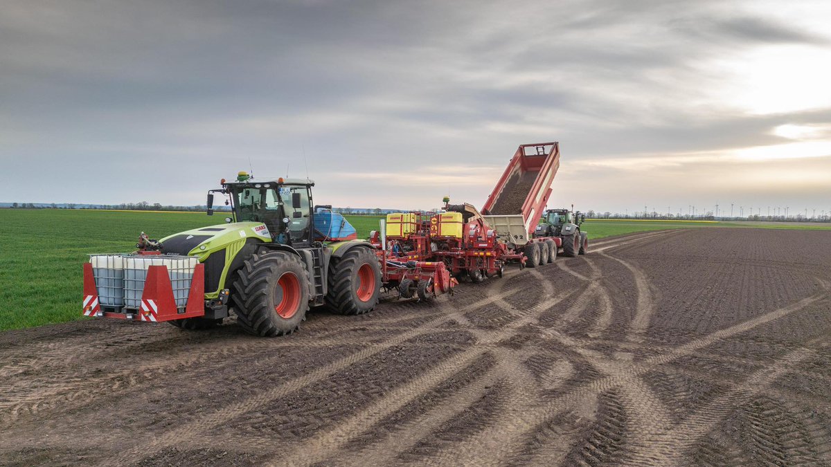 Kartoffel legen mit einem #Claas Xerion 4500, danke an Robert Weingarte für die Bilder per Nachricht.