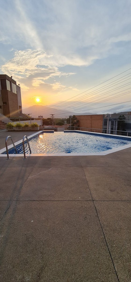 MOI$É$ $UFRONT tweet media