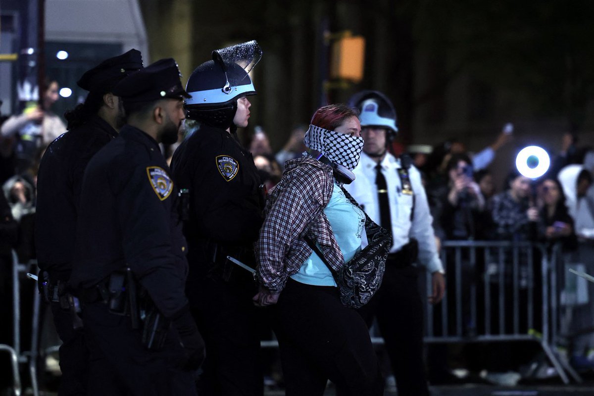 Pro-Palestijnse studenten gearresteerd door politie New York rtl.nl/nieuws/artikel…