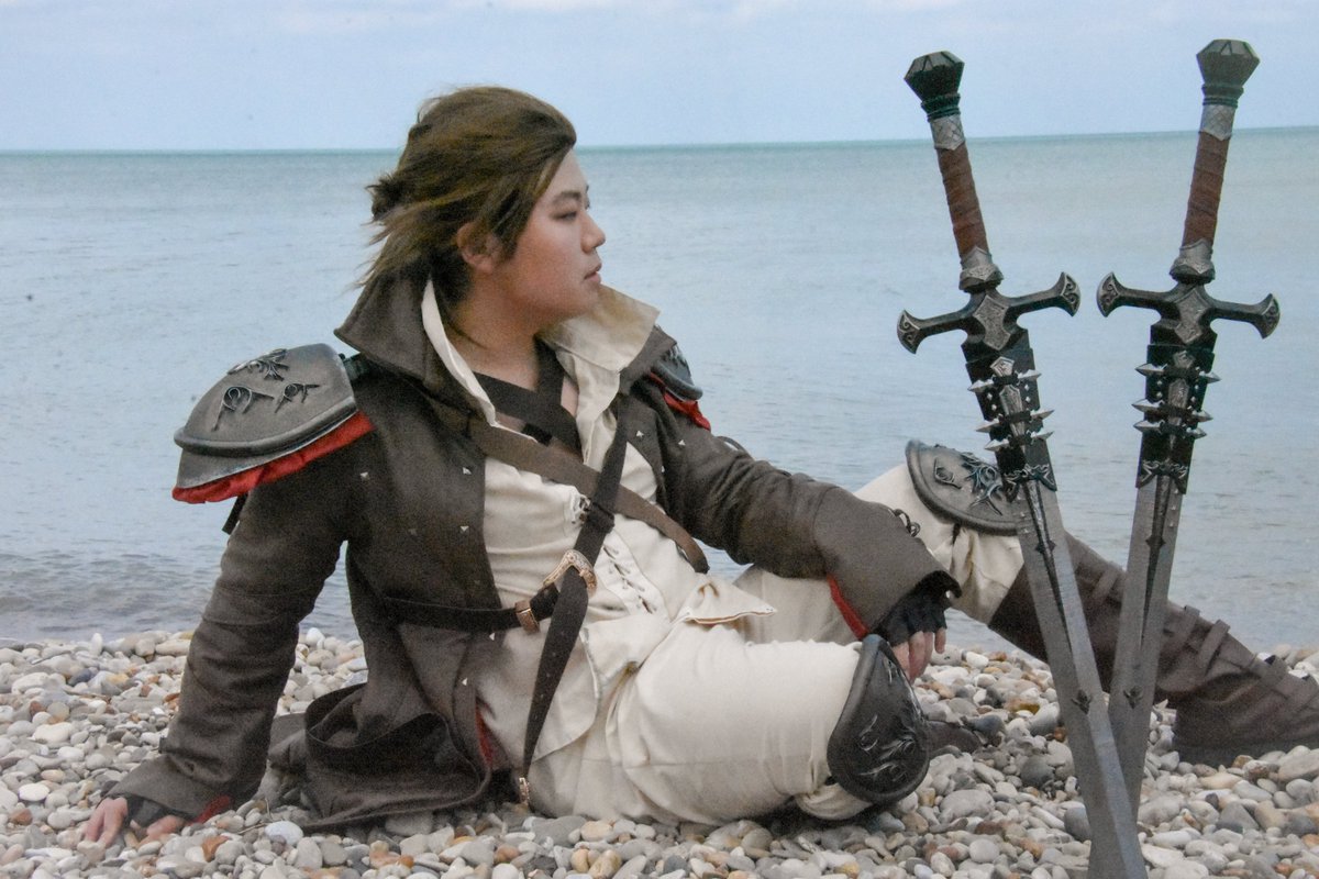 'Know you will wake, on winds rise again - For this journey's end is but one step forward to tomorrow'

More beach shots of my Viper Meteor cosplay I was able to get last week - Dawntrail can't come soon enough