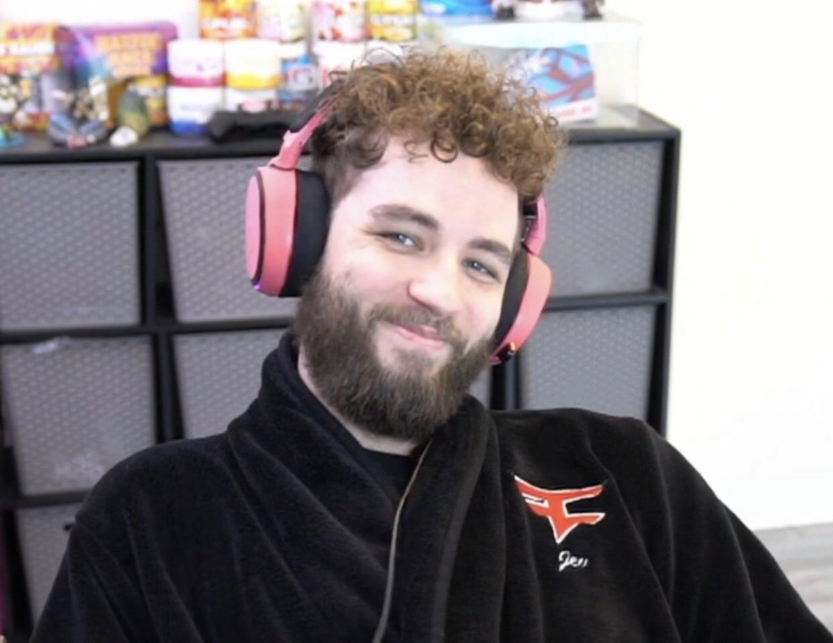 TrickShotNetwrk's tweet image. Can we all agree that FaZe Jev is the best FaZe member

Never in drama, all he does is play video games