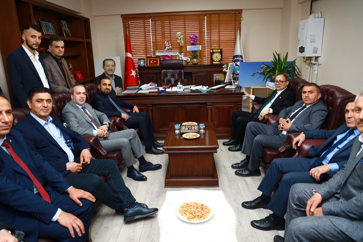 Vezirköprü Belediye Başkanı Sn. Murat Gül’ü ziyaret ettik. Kendisine yeni görevinde başarılar diliyorum.