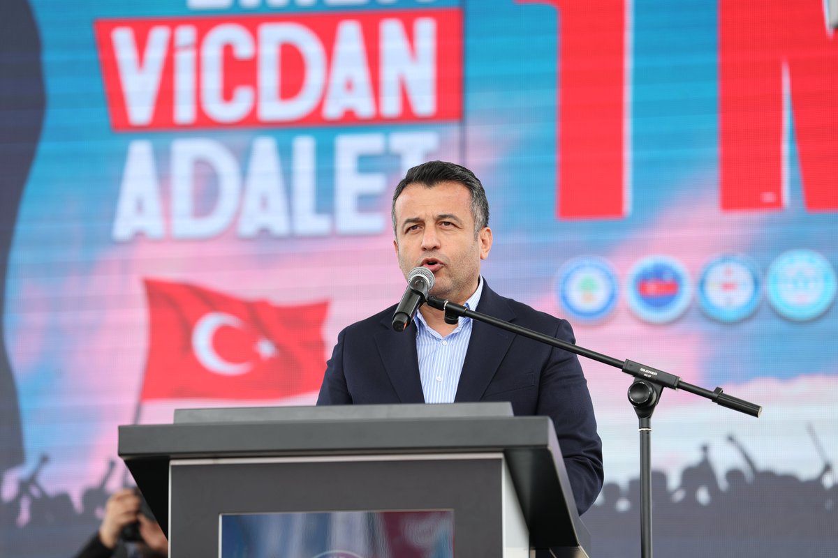 MemurSenKonf's tweet photo. Güçlü Memur, Büyük Türkiye, Adil Dünya için Samsun'dan Haykırıyoruz

Samsun Büyükşehir Belediye Başkanı Halit Doğan ve Filistin Genel İşçi Sendikaları Federasyonu Yönetim Kurulu Üyesi ve Kudüs Başkanı Fevzi Ahmet Shaban Kurtuluş Yolu'nda meydanı dolduran teşkilatımıza seslendi.

@halitdoganbsk 

#MemurSen #1Mayıs #Samsun