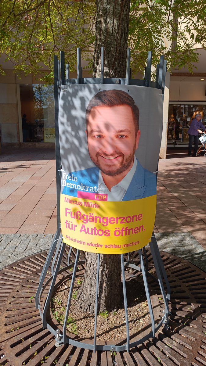 Zwei Wahlplakate, die symptomatisch den beispiellosen Absturz der FDP erklären. Ständig mit Fortschritt, Zukunft & Innovationen liebäugeln, um dann in der Praxis völlig veraltete Konzepte aus dem 20. Jhd anzubieten und sich so jedem gesellschaftlichem Fortschritt zu verweigern.