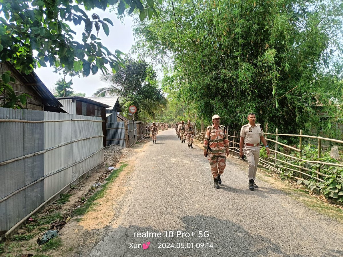 Area domination patrolling in various area of Jogighopa PS to ensure safety. @CMOfficeAssam @DGPAssamPolice @gpsinghips @HardiSpeaks @assampolice