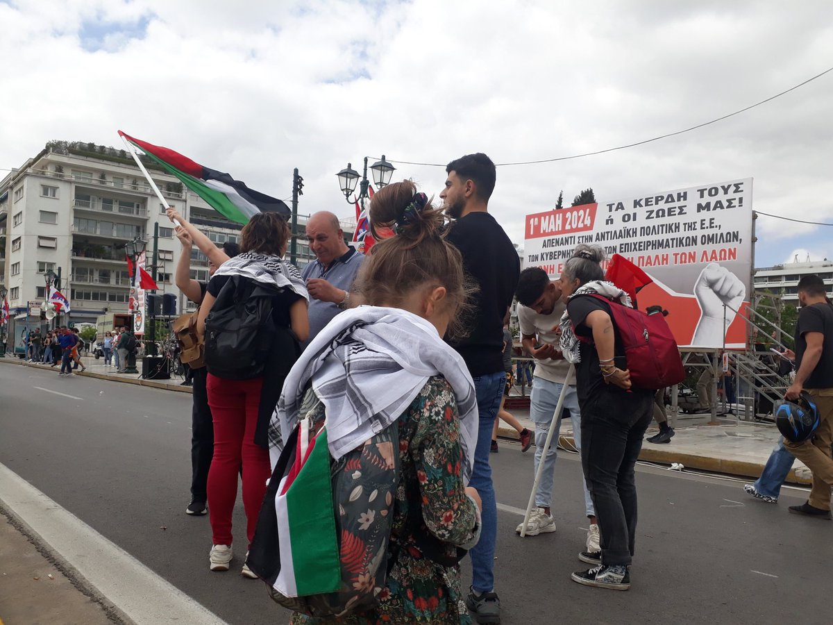 'Free Palestine' 'Ελεύθερια στην Παλαιστίνη' 'Solidarité avec les étudiants de la Sorbonne' ... -Manif du 1er mai à Athènes-