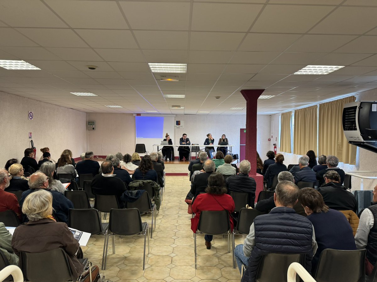 ProcBergerac's tweet photo. Fraude à l’état civil, au mariage, à la nationalité, à la filiation …etc… des procédures très techniques suivies par un binôme de choc à Bergerac : la greffière et le vice-proc du parquet civil. 🙏à eux pour leur engagement auprès des élus 💪🏼 https://t.co/X5MrC0X7ky