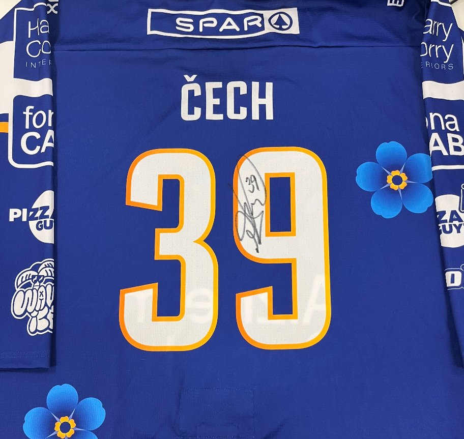 💥 GIANT RAFFLE ALERT 💥 Our friends at @AVFTB are running a GIANT jersey raffle for an @alzheimerssoc jersey signed by former Premier league and Belfast Giants goalkeeper, @PetrCech. 💙 👕 🎟️ £2 per ticket 🗓️ Raffle closes: Sunday 5 May at 7.30PM (1/2)