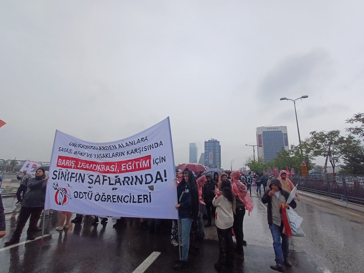 Yağmur, çamur mücadelemizi durduramaz. #1MAYIS alanındayız, tüm ODTÜ öğrencilerini bekliyoruz!