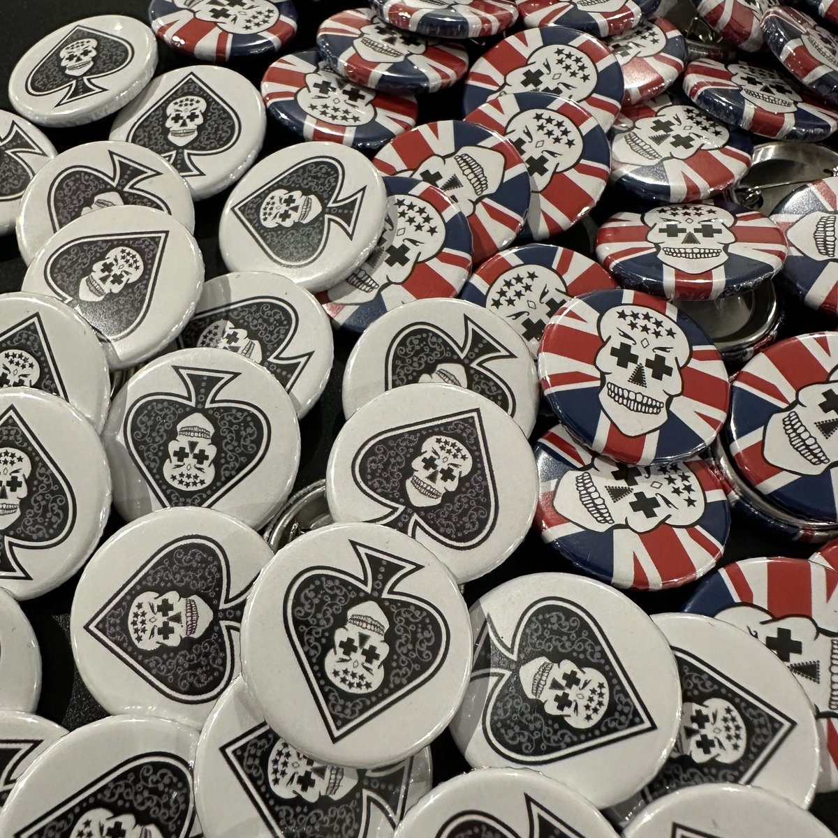 rawmerch's tweet image. ♠️💀

25mm button badges produced for our friends at @fgpuk 

#merch #merchandise #buttonbadge