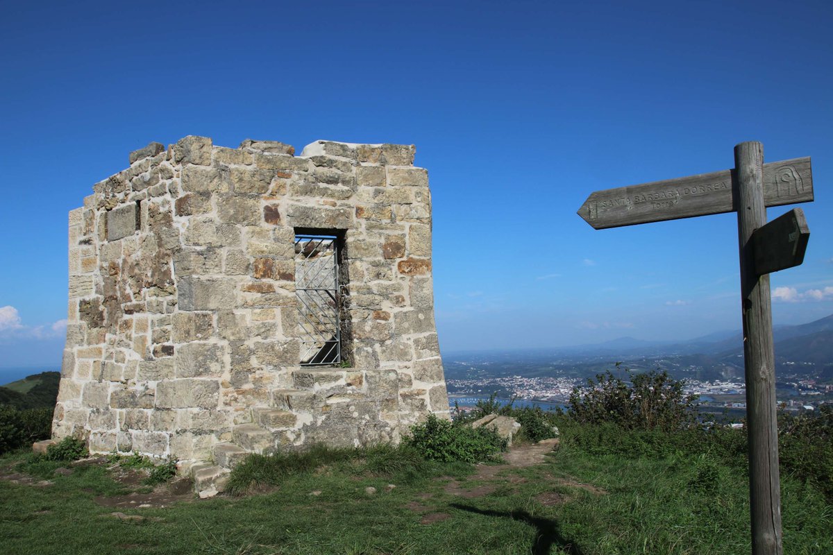 Hondarribia, mar y montaña 🌊⛰️.

Este pueblo costero se encuentra a los pies del monte Jaizkibel y bañado por el mar Cantábrico con impresionantes calas. Lo tiene todo para convertirse en tu destino favorito.

Visitalo 👉 ow.ly/6uHL50RkVzw

#VisitEuskadi #Hondarribia