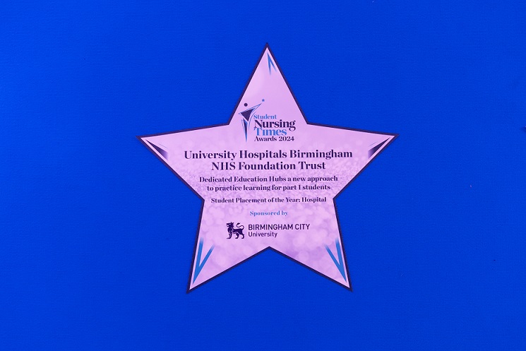 This moment!😍Still buzzing over our @NursingTimes #SNTA Hospital Placement of the Year Award. Thank you @studentNT for a wonderful event &congratulations to all this year's winners and finalists 🩷 @uhbtrust @UHBPreceptee @UniBham_Nursing @Newman_Uni @RuthPearce18 @TeamHCOPUHB