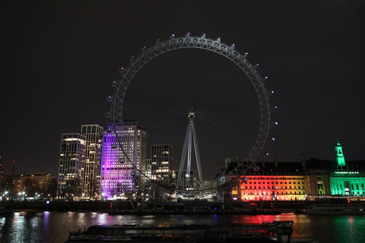 LONDON EYE EMBRACES THE DARK SIDE THIS SATURDAY, MAY 4! #StarWars @TheLondonEye ow.ly/BNq950RtatS