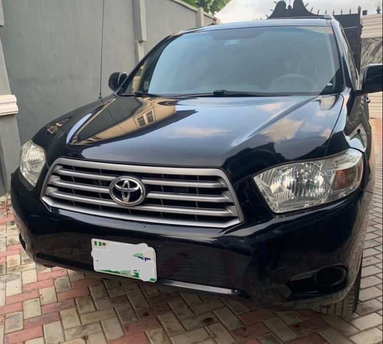 A YEAR REGISTERED TOYOTA HIGHLANDER 2009 IN TOKS STANDARD ✅ FIRST BODY ✅ CATALYST IS INTACT ✅ 4 PLUGS VENZA ENGINE ✅ 4 UNIFORM BRAND NEW TYRES ✅ NOV 2022 ON CUSTOM ✅ 10.2M IBADAN 07032328559