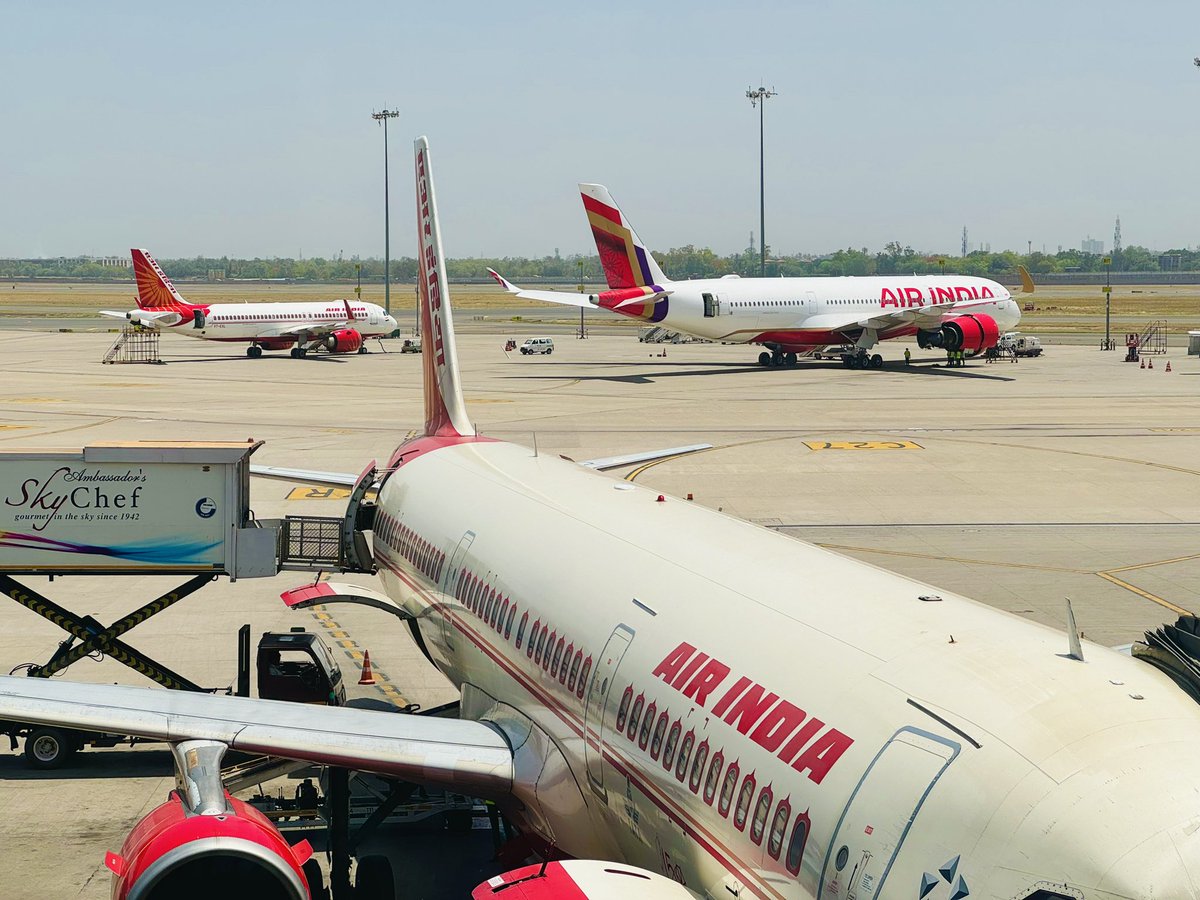 Hello @airindia and not to miss the A350 😎

#AirIndia #Aviation #A350 

@sjlazars @heyyparth @RonitBaugh