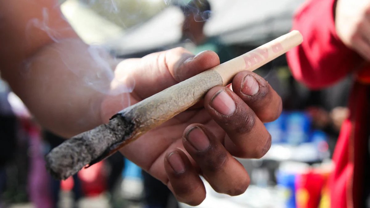 Drogenpolitik: US-Regierung leitet Lockerung von Cannabis-Gesetzen ein dlvr.it/T6G3YD