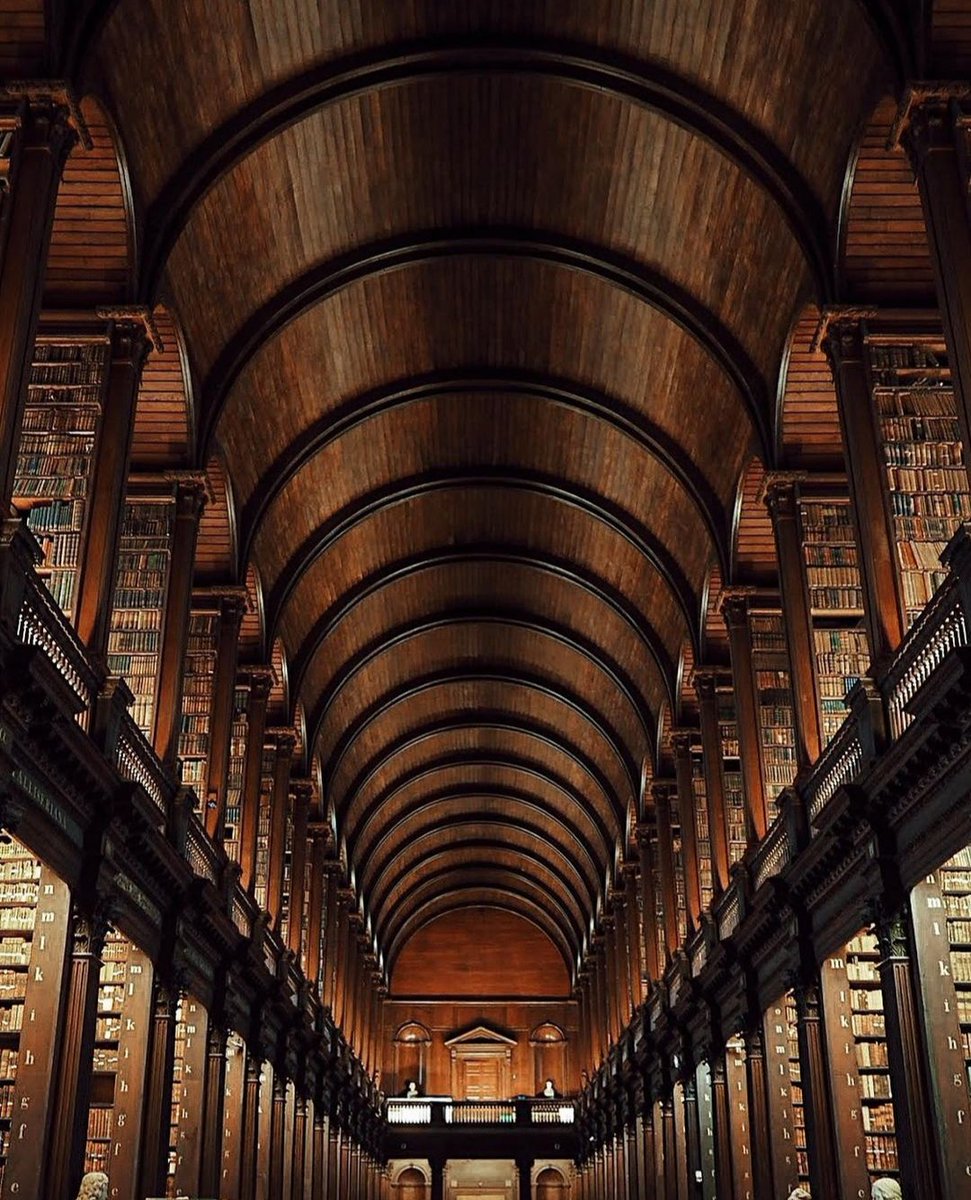 📷 #GisforGeorgina #photography #Dublin #ArteYArt #photographylovers
'Libraries aren't in the real world, after all. They're places apart, sanctuaries of pure thought. In this way I can go on living on the moon for the rest of my life.' #PaulAuster D.E.P.