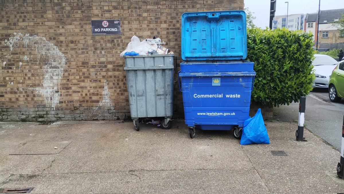 Another estate, another bin problem. Frustratingly, the bin with a lid was empty... although the lid was very hard to open. I cleared it up. #haseltineroad #rubbish #litter #se26 #sydenham #bellgreen