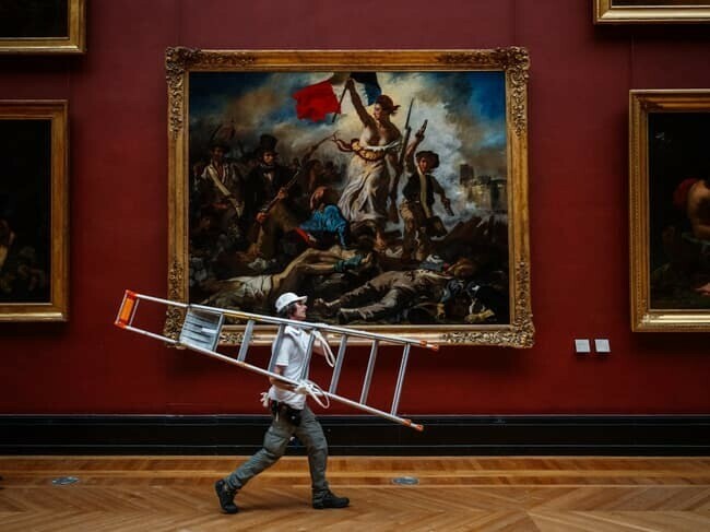 Le musée du Louvre retrouve la 'Liberté guidant le peuple' après de longs travaux de restauration bfmtv.com/paris/le-musee…