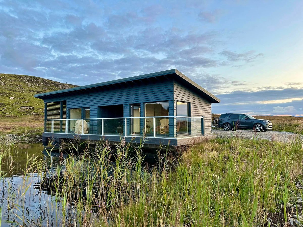 aroundaboutbrit's tweet photo. 🌟 Introducing The Boathouse at Tomich Holidays – a haven of tranquillity nestled in the heart of the magnificent Scottish Highlands!

🏡 Self Catering
https://t.co/mswgokT8sD

#ScottishHighlands #LuxuryRetreat #HotTubHeaven #ScenicViews #Holiday #Romantic #Tomich @tomichholidays https://t.co/2otu7IA4o1