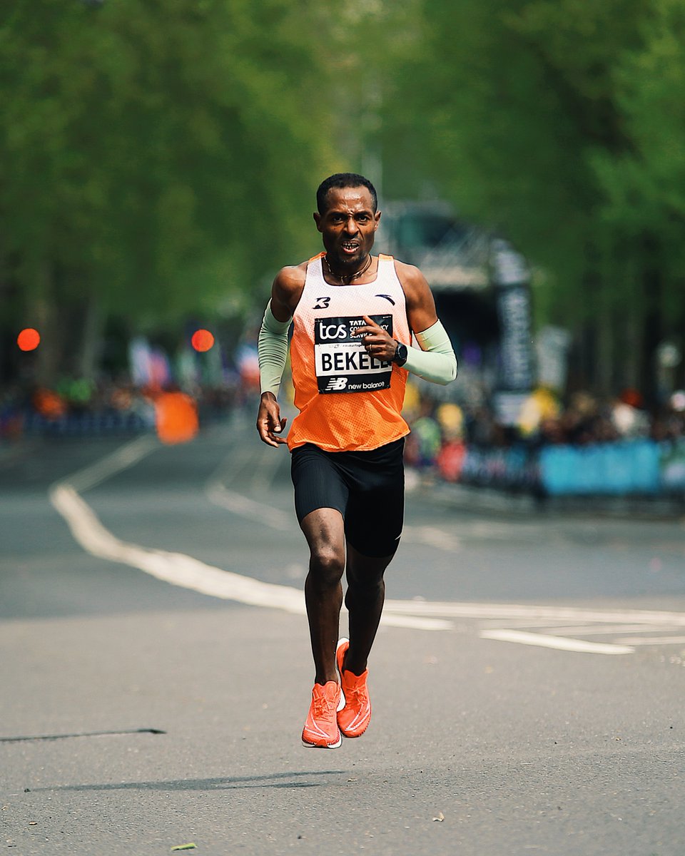 Taking a moment to celebrate @KenenisaBekele's astounding run in the 2024 TCS London Marathon elite men's race. The 41-year old was with the front pack for the majority of the race, and was leading up until Embankment. Despite eventually being overtaken by Alexander Mutiso…