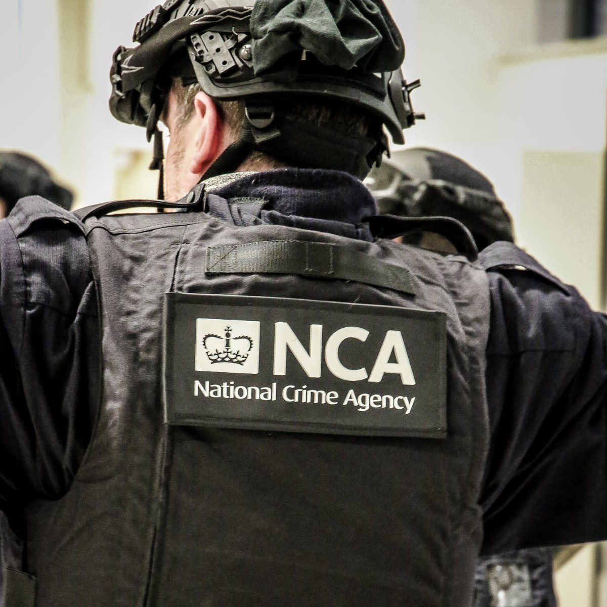 NCA officers have arrested another man over a Channel boat crossing which resulted in the deaths of five people. The Sudanese national was arrested this morning on suspicion of assisting illegal immigration and entering the UK illegally. FULL STORY ⬇️ nationalcrimeagency.gov.uk/news/nca-offic…