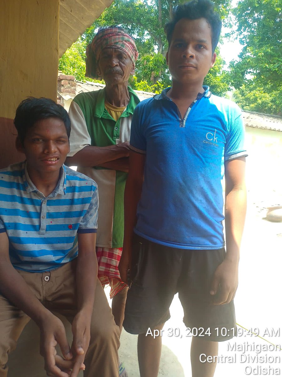 With joint efforts of DCPU & CCI, a minor boy , who had gone missing a decade ago, is finally traced reunited with parents in #Mayurbhanj's Badampahar area; minor handed over to family after formalities completed #ODISHA @WCDOdisha @spmayurbhanj @MinistryWCD @OSCPSOD