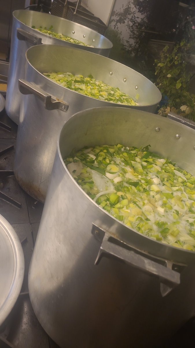 monocicero's tweet photo. @pviloutaoficial  ya arrancando con el Locrazo. Locro siempre 1 de Mayo. PAULO, gracias por la compañía de todas las mañanas. https://t.co/7F6qEmJQ6q