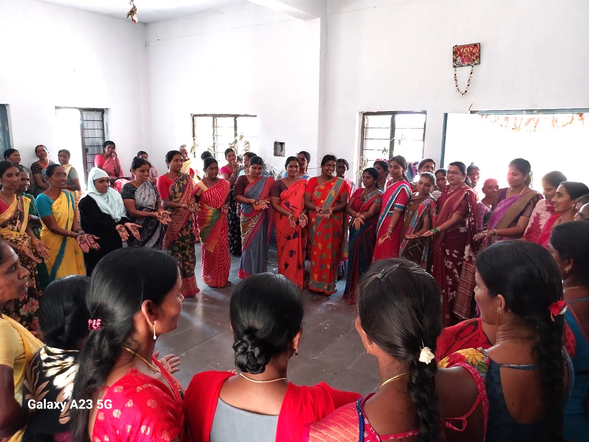 ACLB_PDPL's tweet photo. 023-Ramagundam Assembly Segment 02-Peddapalli PC-Sveep activities Conducted Voter awareness, priority of voting and Pledge with SHG groups at Esalatakkallapalli Palakurthi mandal https://t.co/u3oedqRVST
