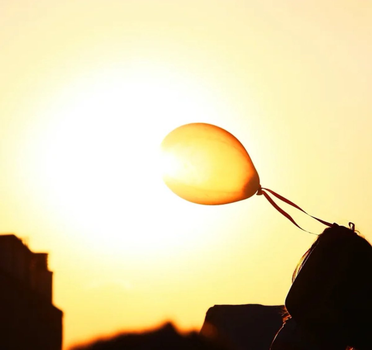 pharelitmag's tweet image. Did you know we also publish #creativenonfiction? 

Here’s a great example: Balloons by Jenni Brooks

thephare.com/balloons

We’re open for submissions now!

#litmag #flashfiction #shortstories #poetry #nonfiction #submissioncall #submissions