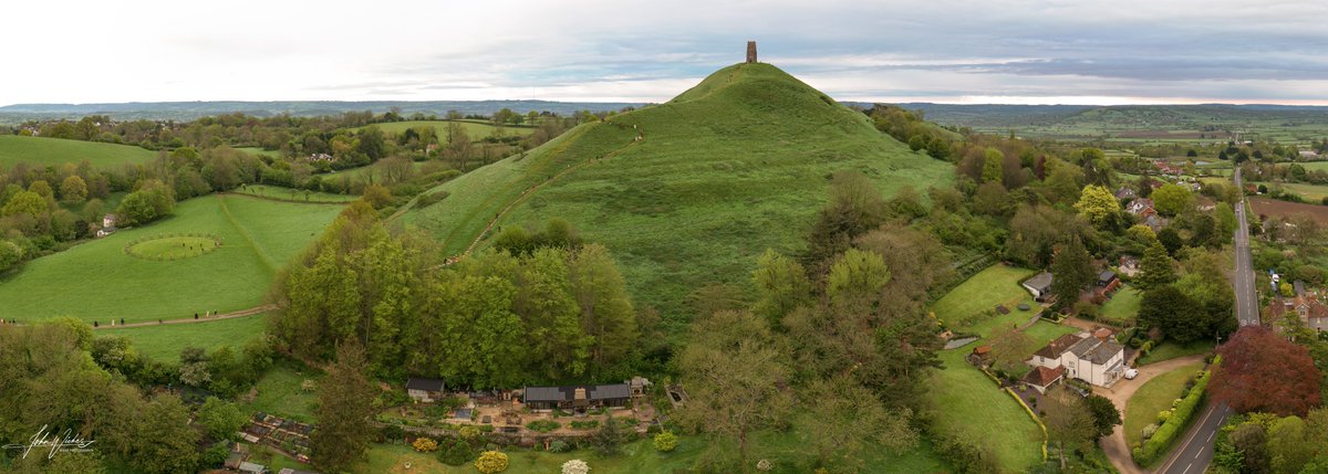 Beltane celebrations up on Glastonbury Tor.
Panoramic version.

#Beltane #MayDay @SmrsetOutdoorNT @ITVCharlieP @BBCBristol @TravelSomerset #ThePhotoHour #Somerset @VisitSomerset @bbcsomerset #Sunrise #Glastonburytor @PanoPhotos @SomersetLife