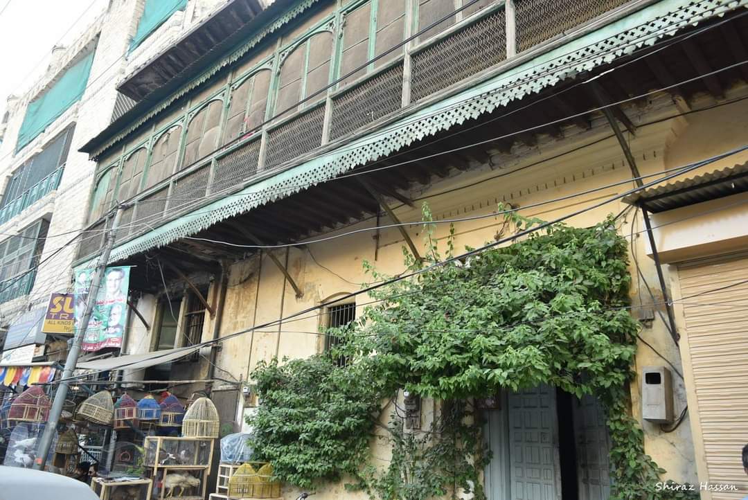 Remembering Legendary actor Balraj Sahani on his birth anniversary.

Balraj Sahni was born in #Rawalpindi on 1st May 1913 in this house at Alam Khan road near Committee chowk. 

Balraj Sahni was seen in popular Bollywood movies like Do bigha zamin, Garam Hawa, Kabuliwala, Seema,