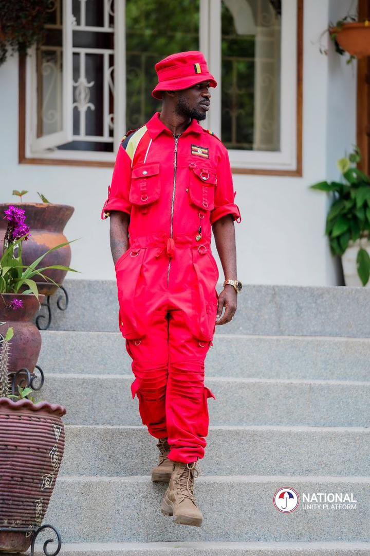 Just incase you didn’t know, eno outfit ya pulezidenti, @HEBobiwine was designed by Latif Designs, oli owa Latif Fashions💃