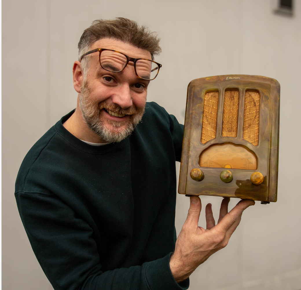 Tune into THIS find! 📻 This rare 1930s American radio from the jazz age was found in a #Staffordshire attic 😲 Can you guess what it's worth? hansonsauctioneers.co.uk/rare-1930s-ame… @HansonsAuctions @hansonsstaffs @StaffsLive @BBCRadioStoke