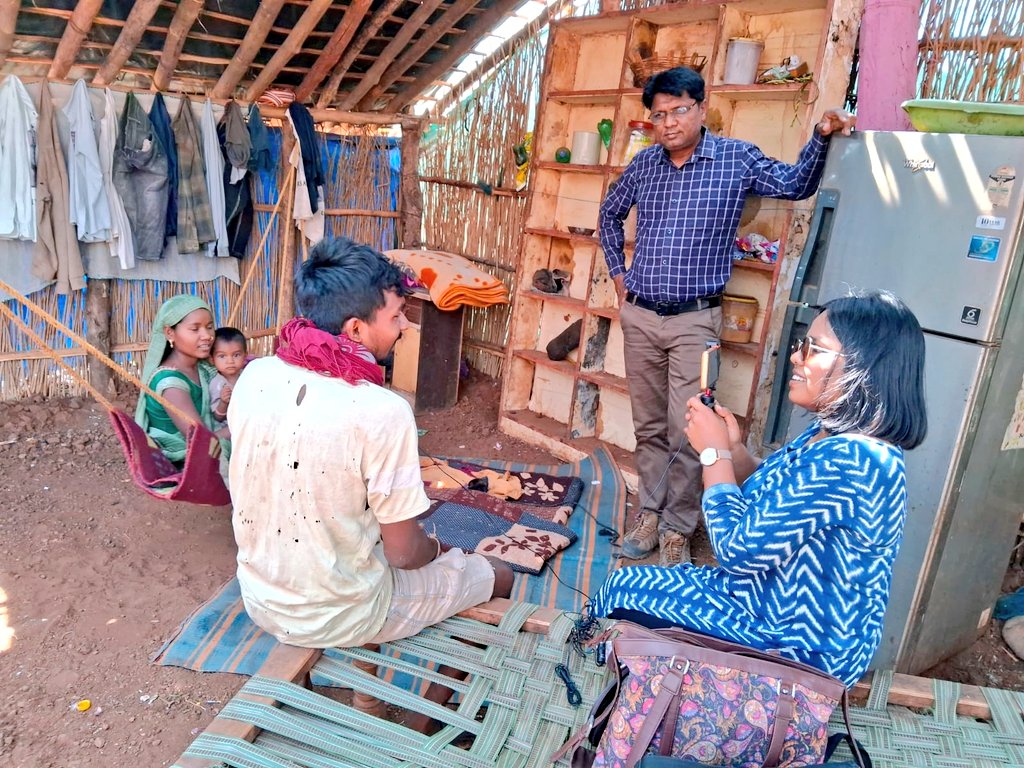 Using the #MOJO kits since 2020! All thanks to mentors of @inoldnews Mobile Journalism Fellowship for shaping me into an 'Atmanirbhar' #journalist on the ground especially in times of rising inflation. #LokSabhaElections2024 #Maharashtra Mentors: @sanshey @manonverchot