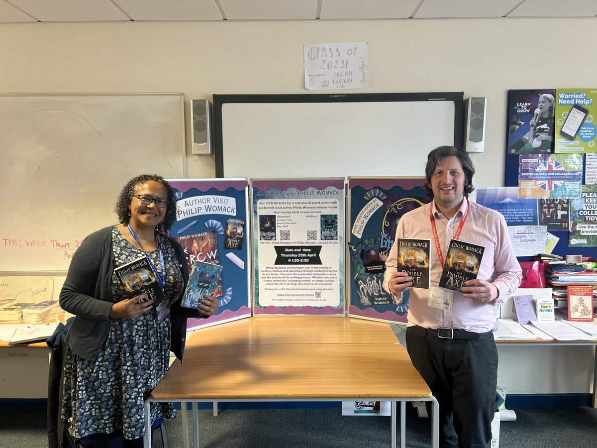 Another pic from my lovely visit to @Chi_College with their excellent librarian @starstella1960. All the librarians there were passionate about books and learning - so lovely to see, and such a great library too.