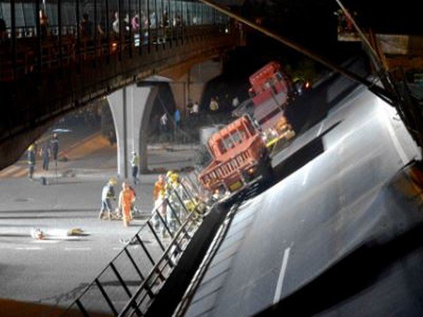 At least 19 dead, dozens injured as a highway collapses in Southern China's Guangdong province. Trapped vehicles and occupants prompt massive rescue operation. Cause of collapse remains unknown.
#China #HighwayCollapse #Guangdong #RescueOperation 
(Agencies)