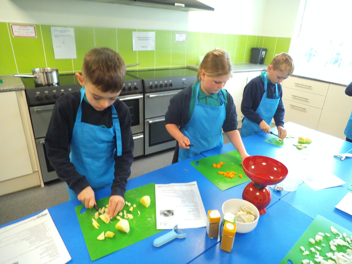 Beech class are enjoying using the cooking room this week. We have learnt how to peel, chop and dice vegetables for our tasty samosas. #Cooking #foodtechnology