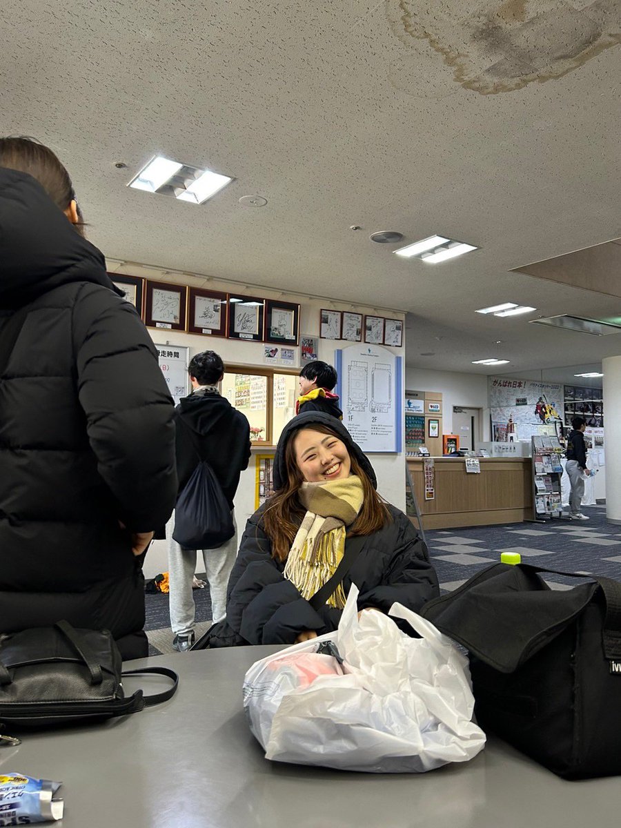 2024SilverFox's tweet photo. #827佐々木莉子(新3年・彦根東・経済・MG)
ご飯前にはある恒例行��がヒソヒソと行われる。微かにパカっと聞こえる音はもはやBGM。明るく、おっとりした性格がみんなを癒やす。
#透明の何か#琵琶湖の女神 https://t.co/Dm6CqKmYt9