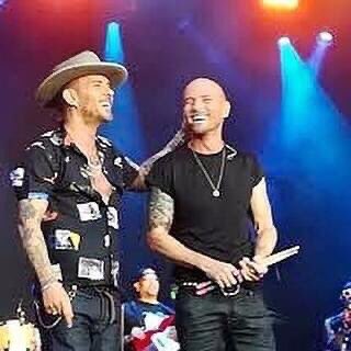 #wednesdaythought Love you and Luke @mattgoss Your smiles say it all #brothers #gorgeous #handsome #sendinglove❤️❤️