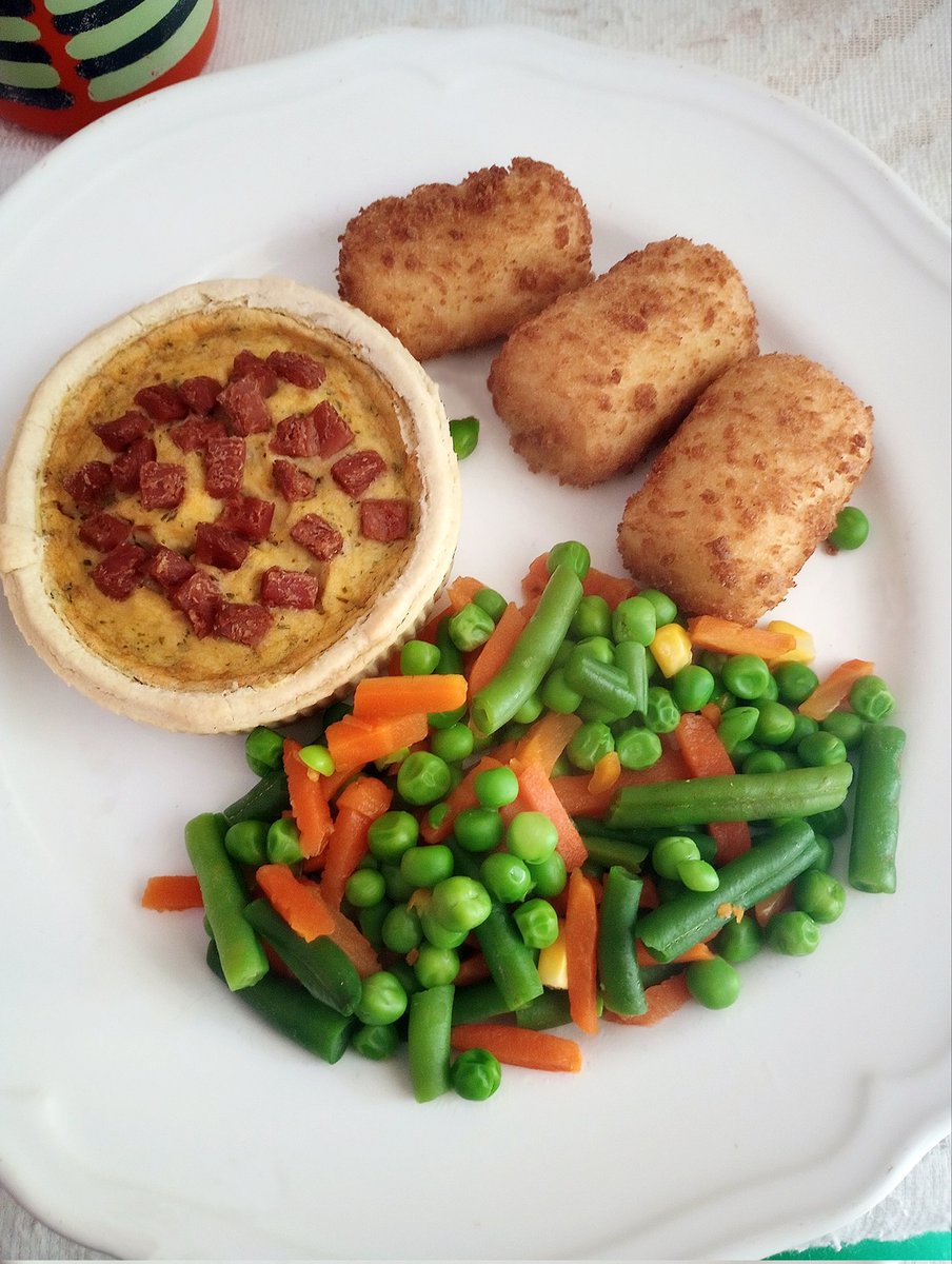 vegan cheese & bacon quiche with potato croquettes & mixed veggies 💚 honestly this quiche from Crackd is amazing! uses vegan alternatives to eggs, cheese & bacon and it's so delicious! you don't need animal products to have good meals #veganism #veganfood #vegans