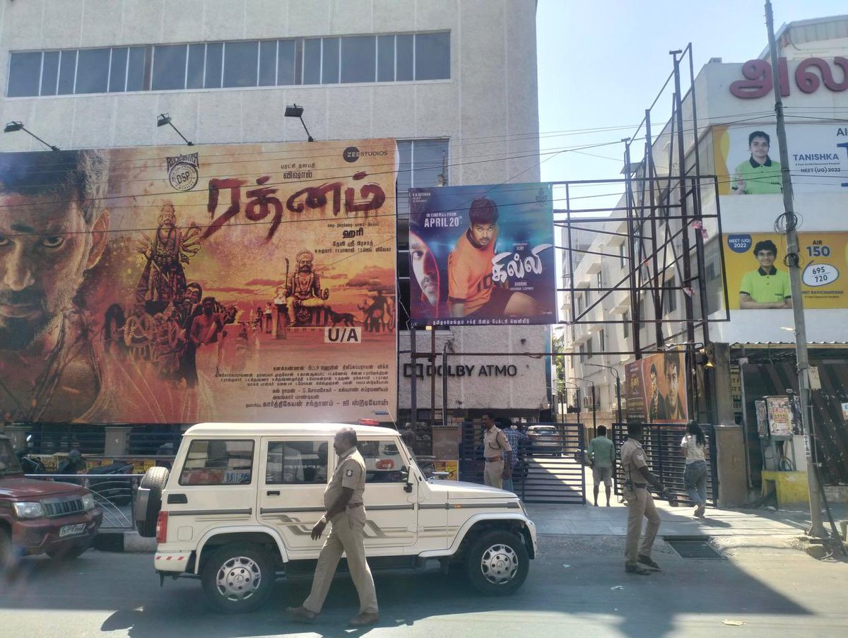 Police presence at @kasi_theatre following a ripped #Ghilli banner by Ajith fans. The previous Dheena banner has been taken down and a new Ghilli banner has been placed in its place. #GhilliReRelease