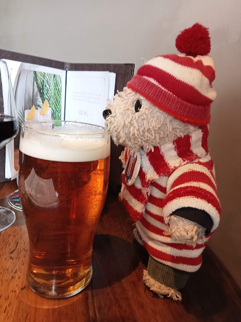 SonningBear's tweet photo. A Bear-illiant day yesterday!  We took Uppie out for our first cruise this year and the engine started first time despite not having run since November!

And we had a pub lunch, with beer!

#BoatingBears #SmallBearsNeedBeer https://t.co/Gqenm8pTx4