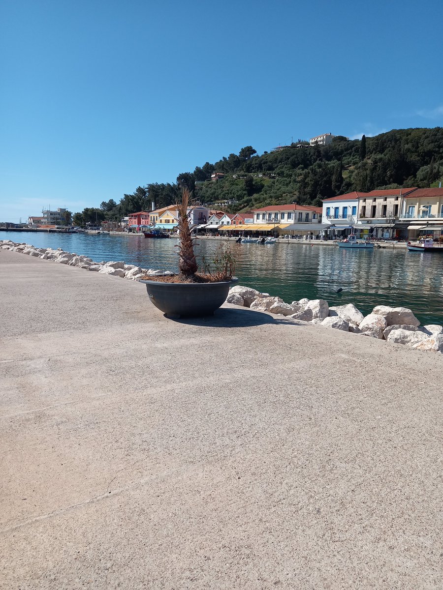 🖼️The Port of Katakolo (near the site of Ancient Olympia), Elis  (Greek: Ηλεία, Ileia), Greece.

Photos taken yesterday.

#Prof_PNikolopoulou
#Digital_Culture_Network_Arts