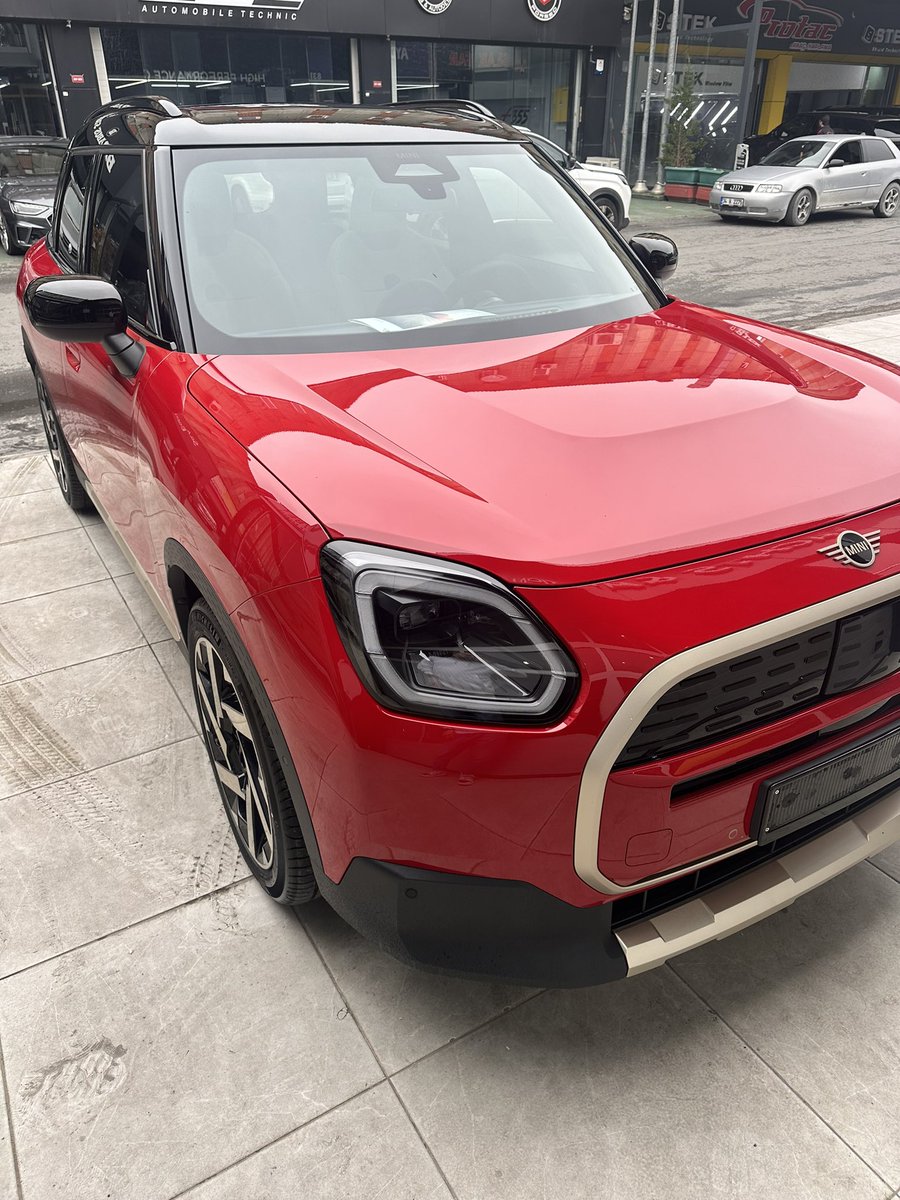 inan__arslan's tweet photo. Yeni çıkmış sıcak sıcak 😂😂💫💫
#newminicooper
#countryman https://t.co/dr9kN6RXQe