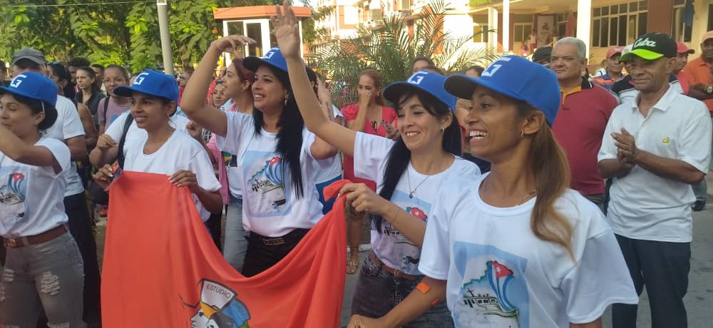 Y llegó el día. Todos juntos en este #1roMayo, dedicado a la juventud cubana, sígueme que este día promete 
#PorCubaJuntosCreamos 
#GranmaVencerá 
#CreaTuFelicidad 
@CNCTVGranma @DiazCanelB