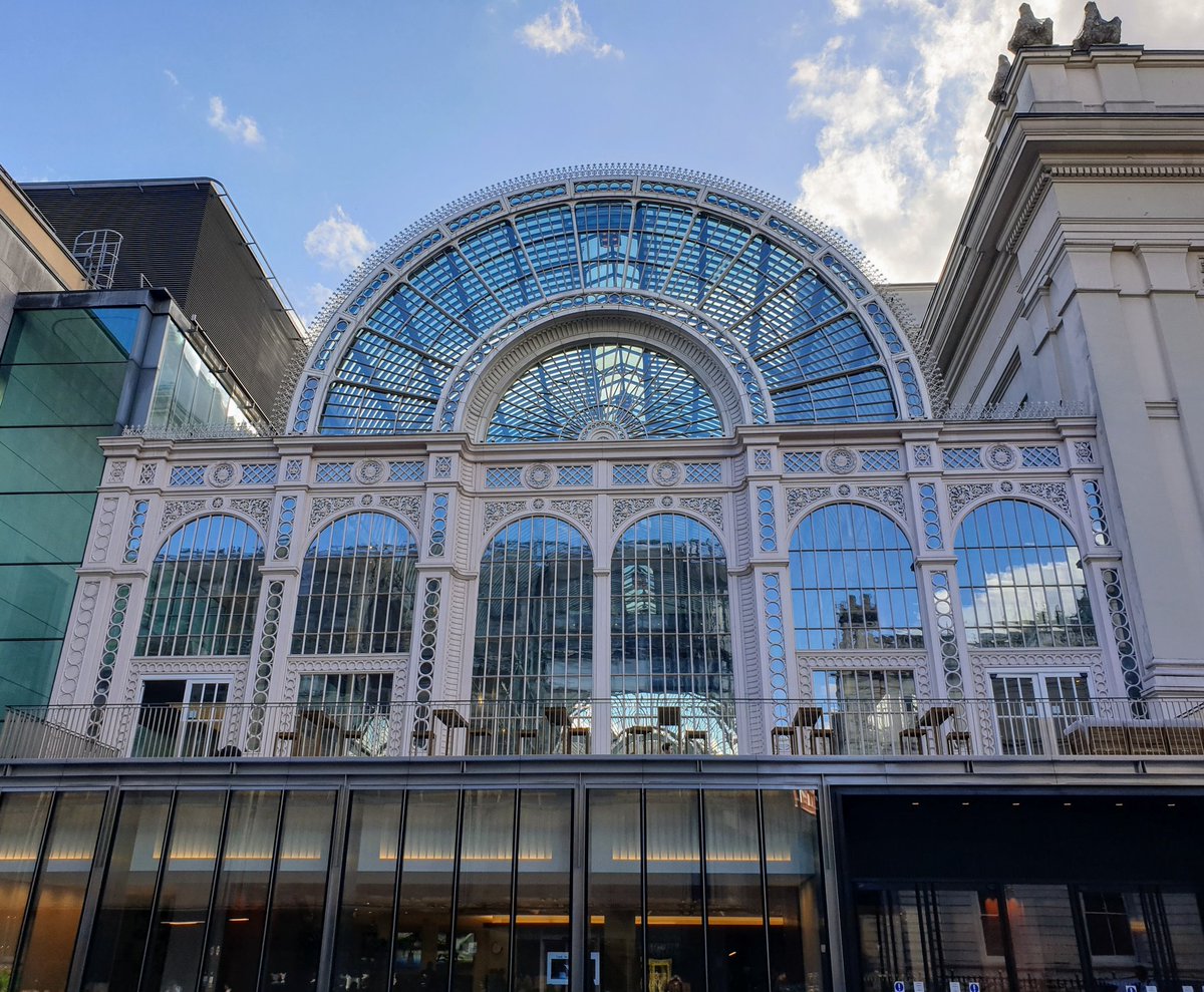 Paul Hamlyn Hall, Royal Opera House. The former Covent Garden floral hall. Designed by E M Barry 1858-9. #windowsonwednesday @RoyalOperaHouse @CoventGardenLDN #streetsoflondon #lifeinlondon #architecturephotography